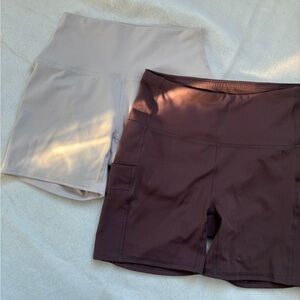 Set 2 pair of short leggings